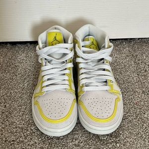 Nike Jordan 1 Mid Sneaker